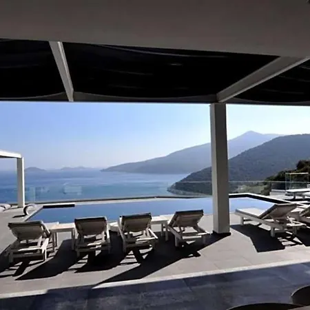 别墅 Sleeps 10 With Pool Air Con And Wifi