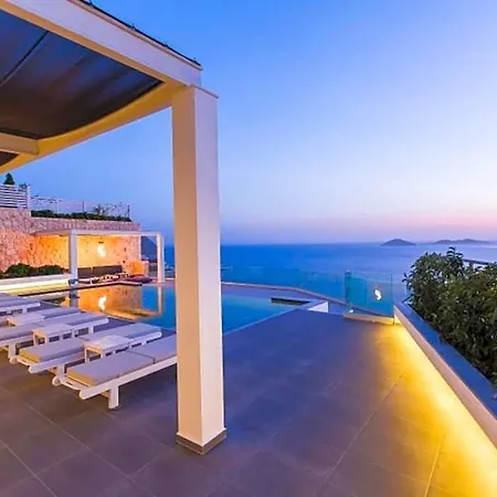 别墅 Sleeps 10 With Pool Air Con And Wifi *