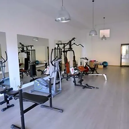 Sleeps 10 With Pool Air Con And Wifi