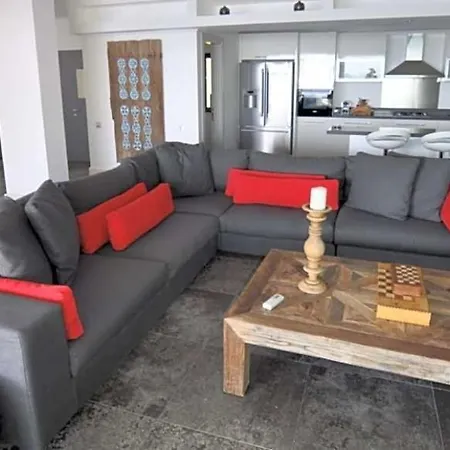 Sleeps 10 With Pool Air Con And Wifi 别墅 *